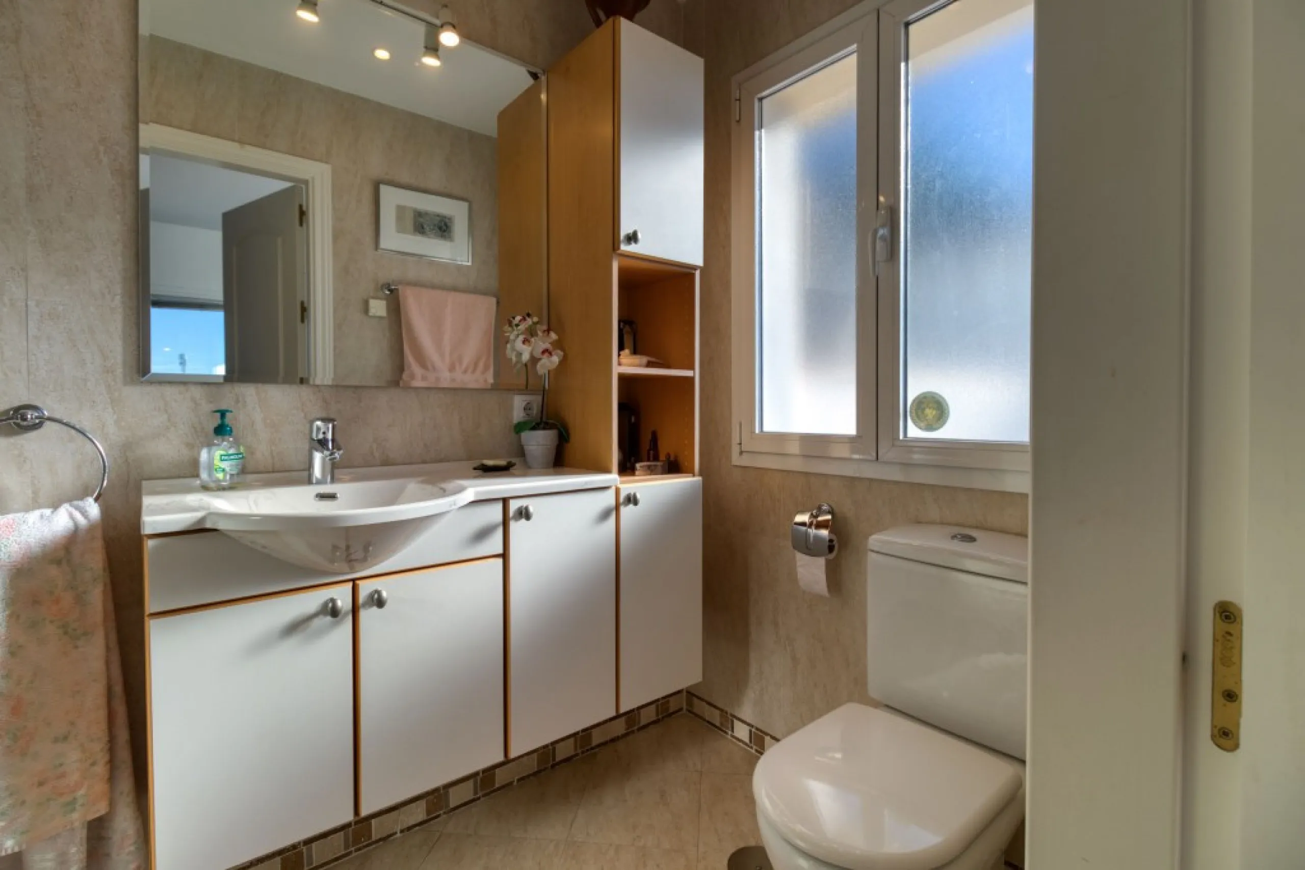 Exclusive Villa with Sea View – Peaceful Location Close to the City