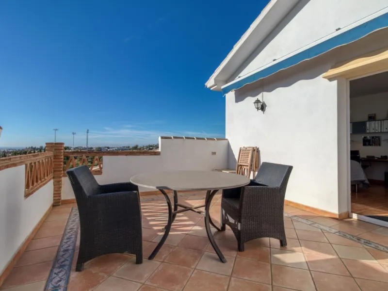 Exclusive Villa with Sea View – Peaceful Location Close to the City