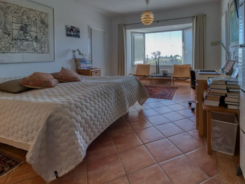 Exclusive Villa with Sea View – Peaceful Location Close to the City