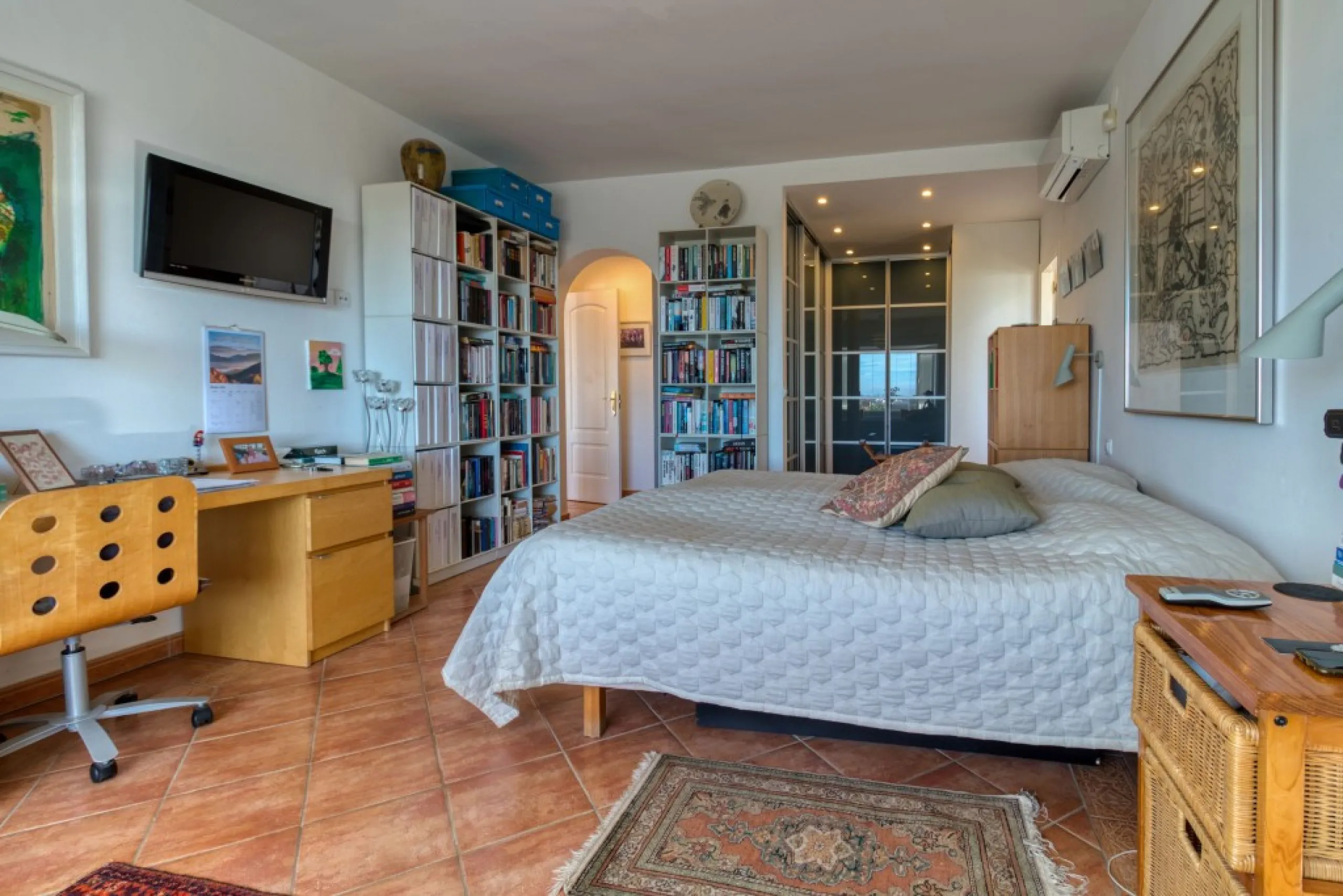 Exclusive Villa with Sea View – Peaceful Location Close to the City