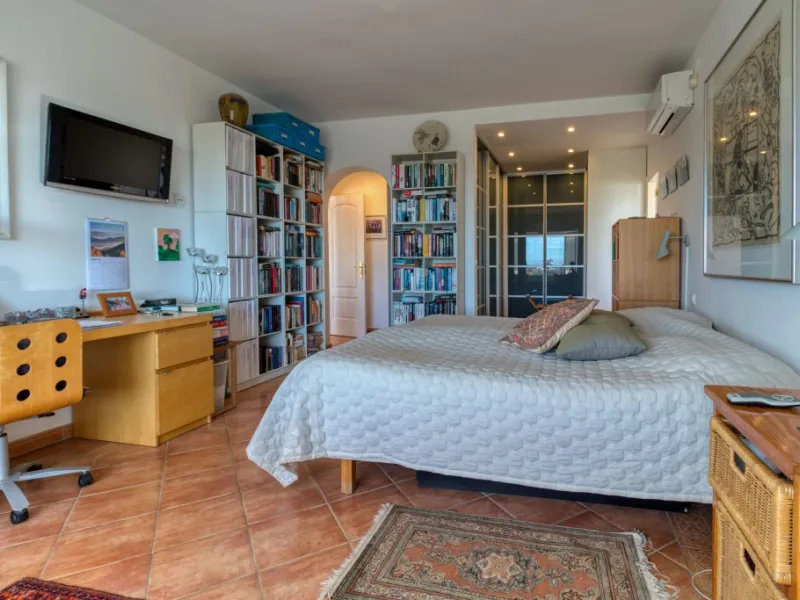 Exclusive Villa with Sea View – Peaceful Location Close to the City