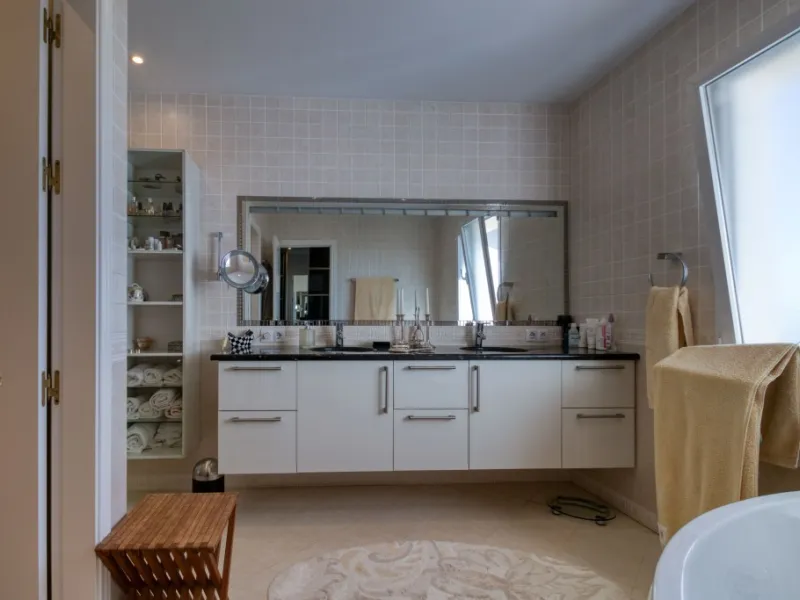 Exclusive Villa with Sea View – Peaceful Location Close to the City
