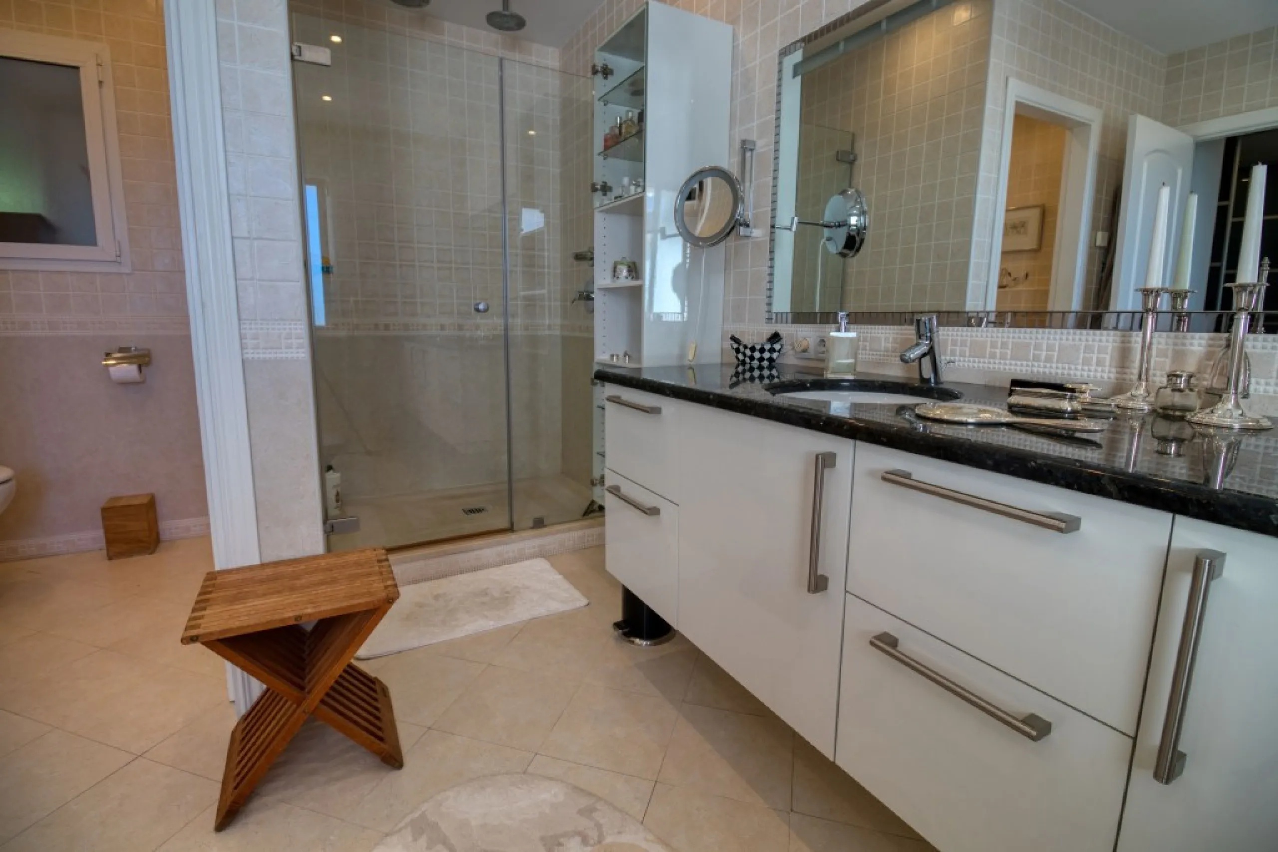 Exclusive Villa with Sea View – Peaceful Location Close to the City