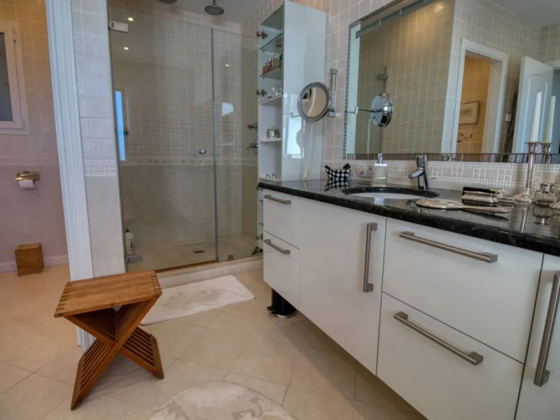 Exclusive Villa with Sea View – Peaceful Location Close to the City