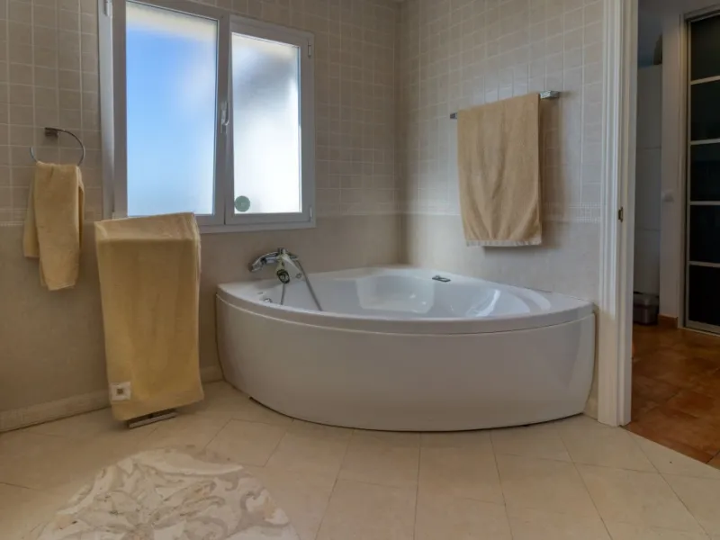 Exclusive Villa with Sea View – Peaceful Location Close to the City