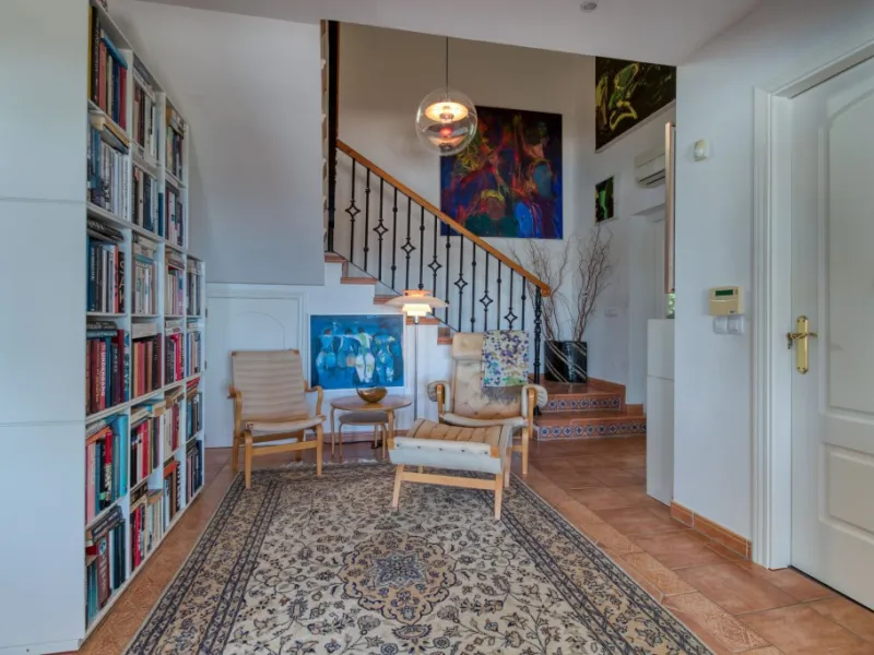 Exclusive Villa with Sea View – Peaceful Location Close to the City