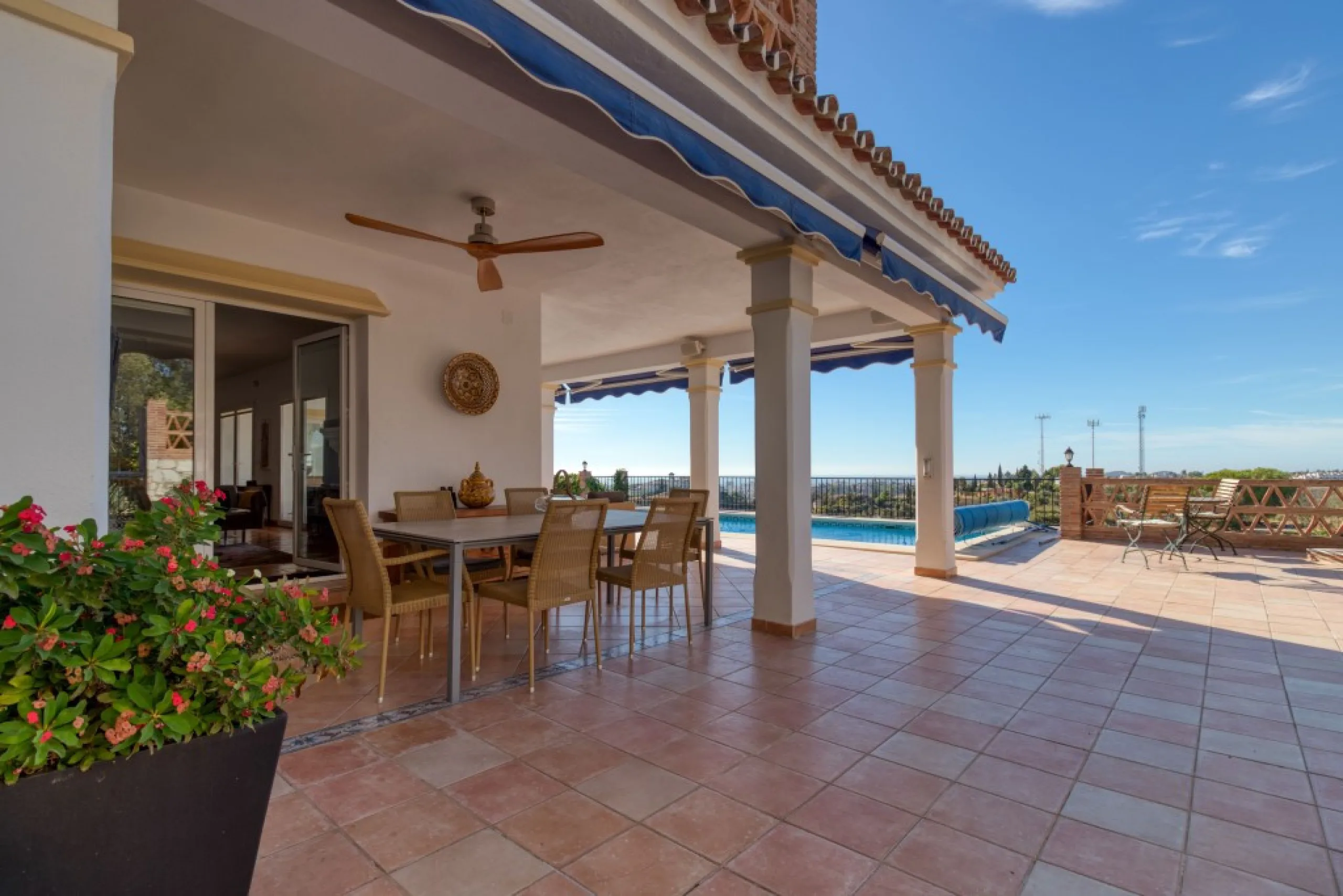 Exclusive Villa with Sea View – Peaceful Location Close to the City