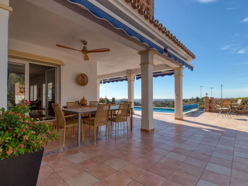 Exclusive Villa with Sea View – Peaceful Location Close to the City
