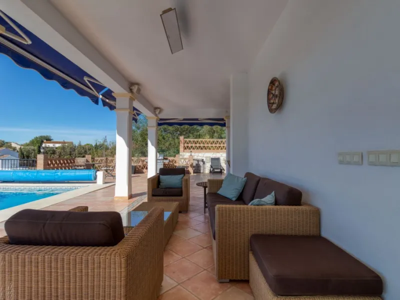 Exclusive Villa with Sea View – Peaceful Location Close to the City