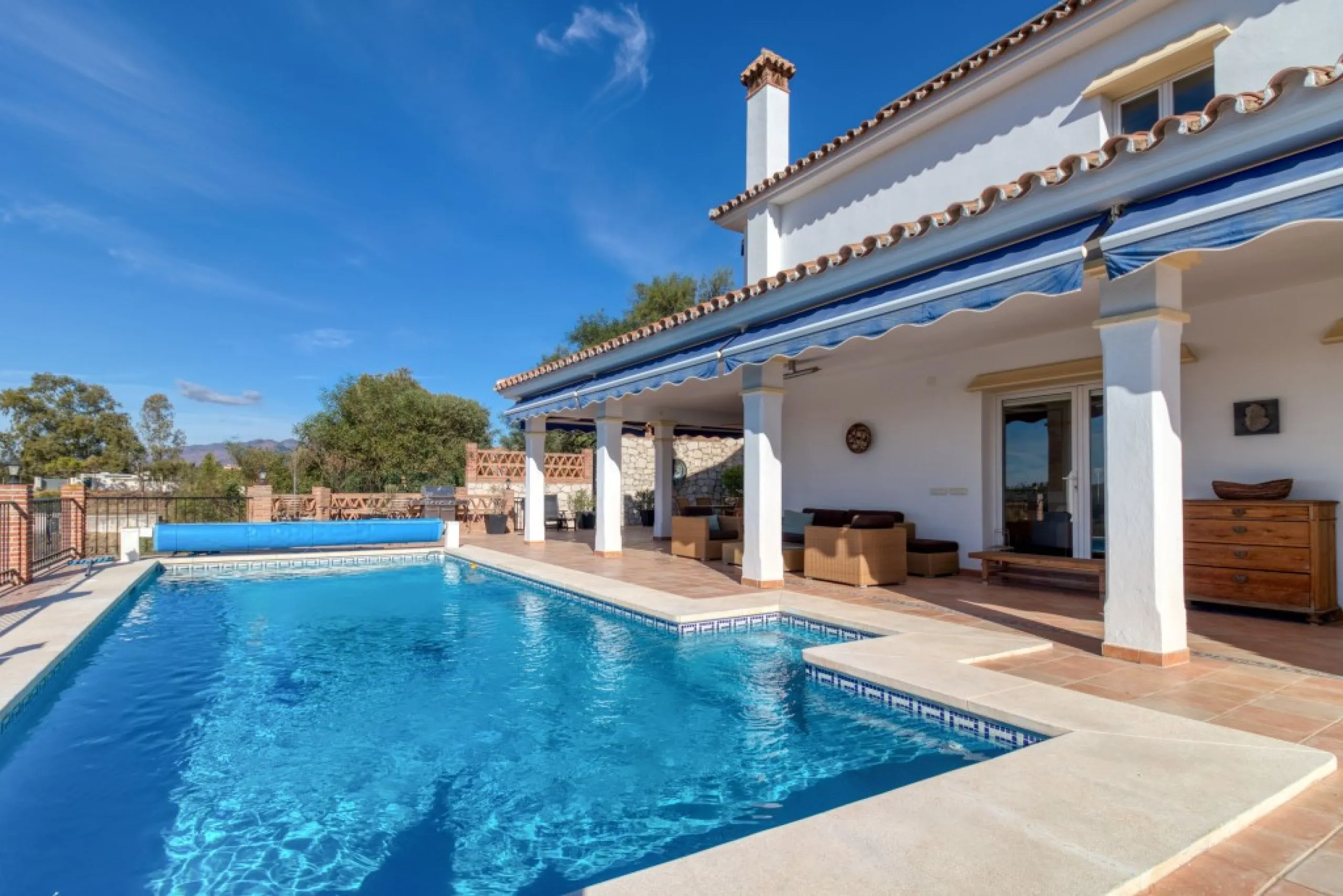 Exclusive Villa with Sea View – Peaceful Location Close to the City