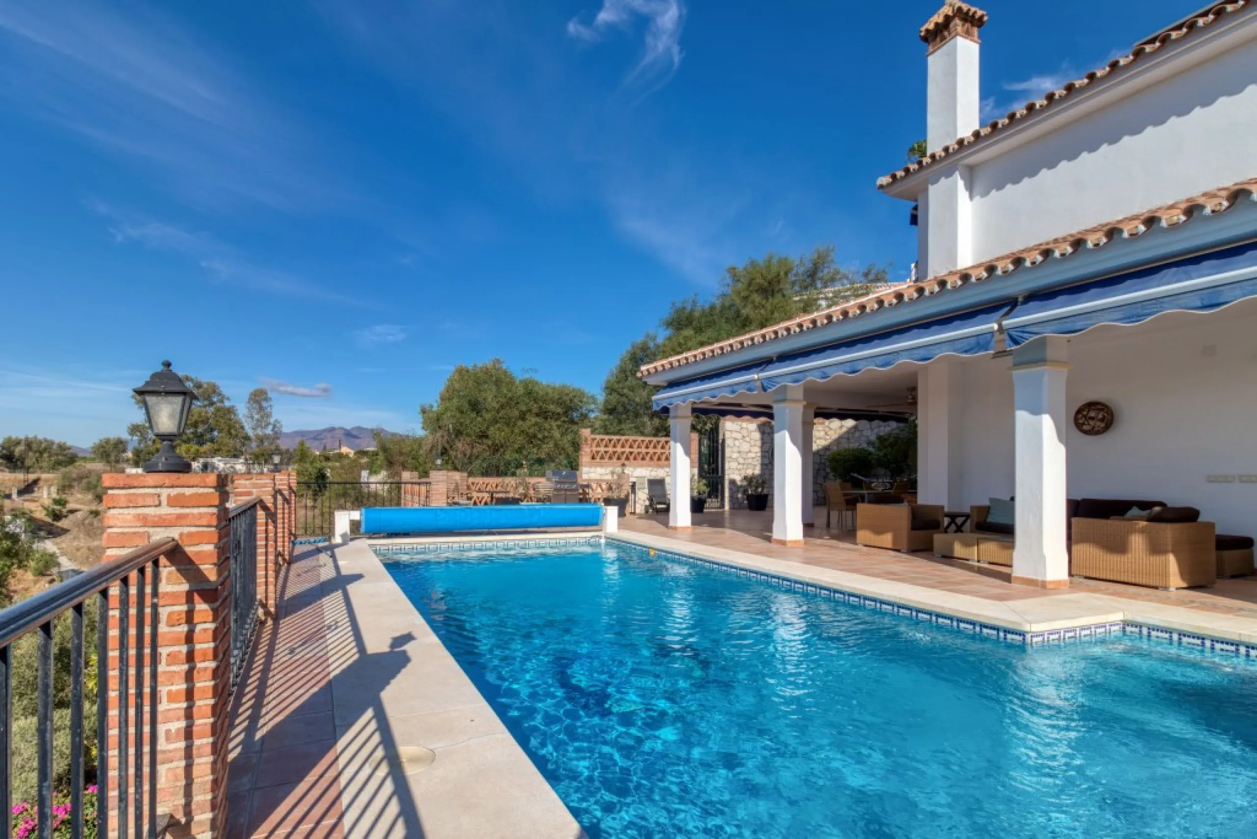 Exclusive Villa with Sea View – Peaceful Location Close to the City