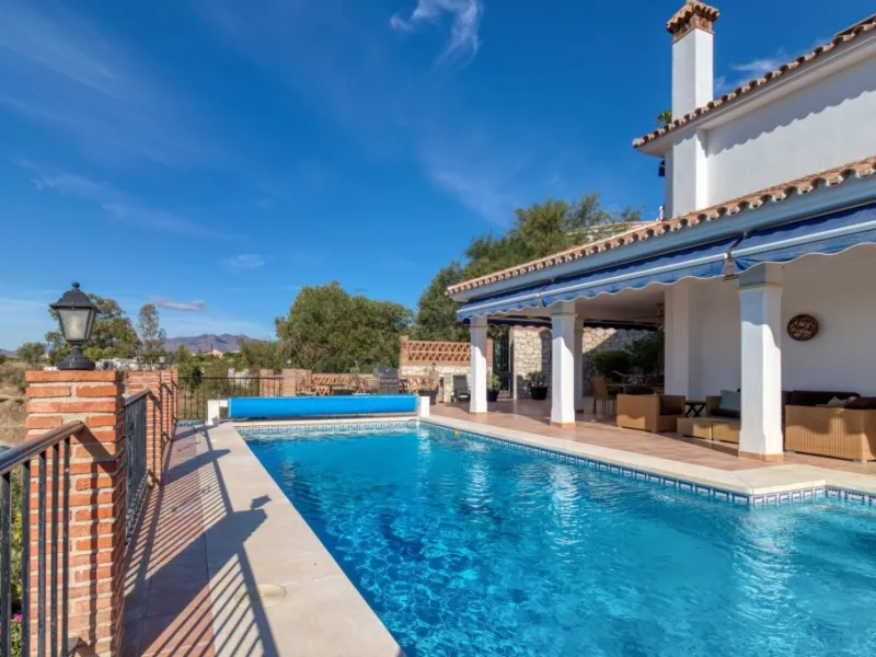 Exclusive Villa with Sea View – Peaceful Location Close to the City