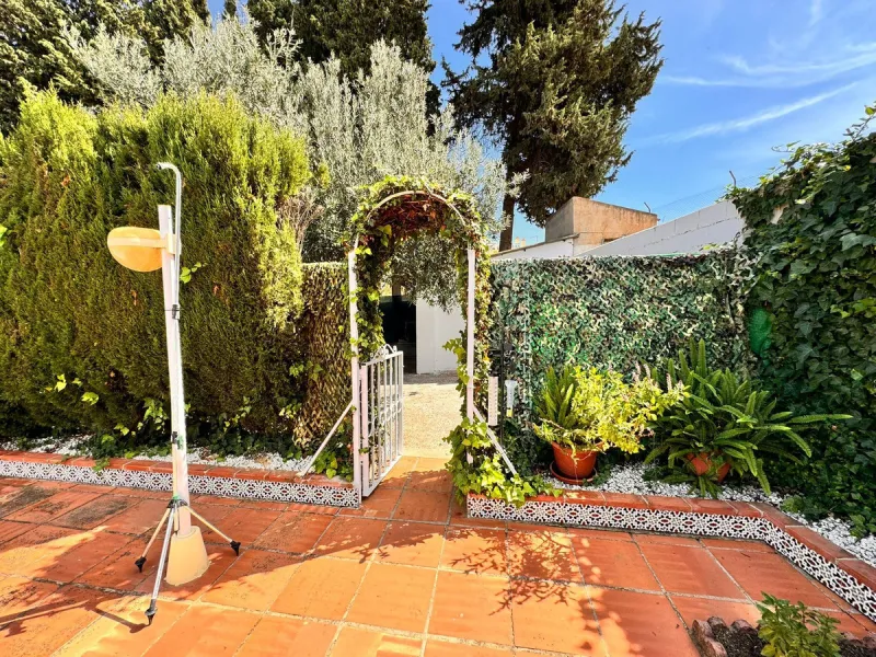 House - Detached Villa в продаже в Churriana, Málaga. В доме 6 спален и 5 ванных комнат. Площадь дома 590 м². Площадь участка 1460 м²