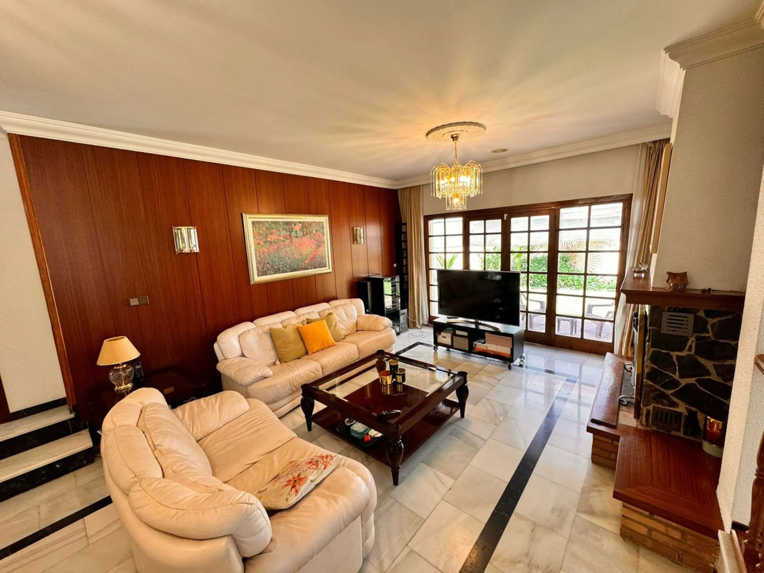 House - Detached Villa в продаже в Churriana, Málaga. В доме 6 спален и 5 ванных комнат. Площадь дома 590 м². Площадь участка 1460 м²