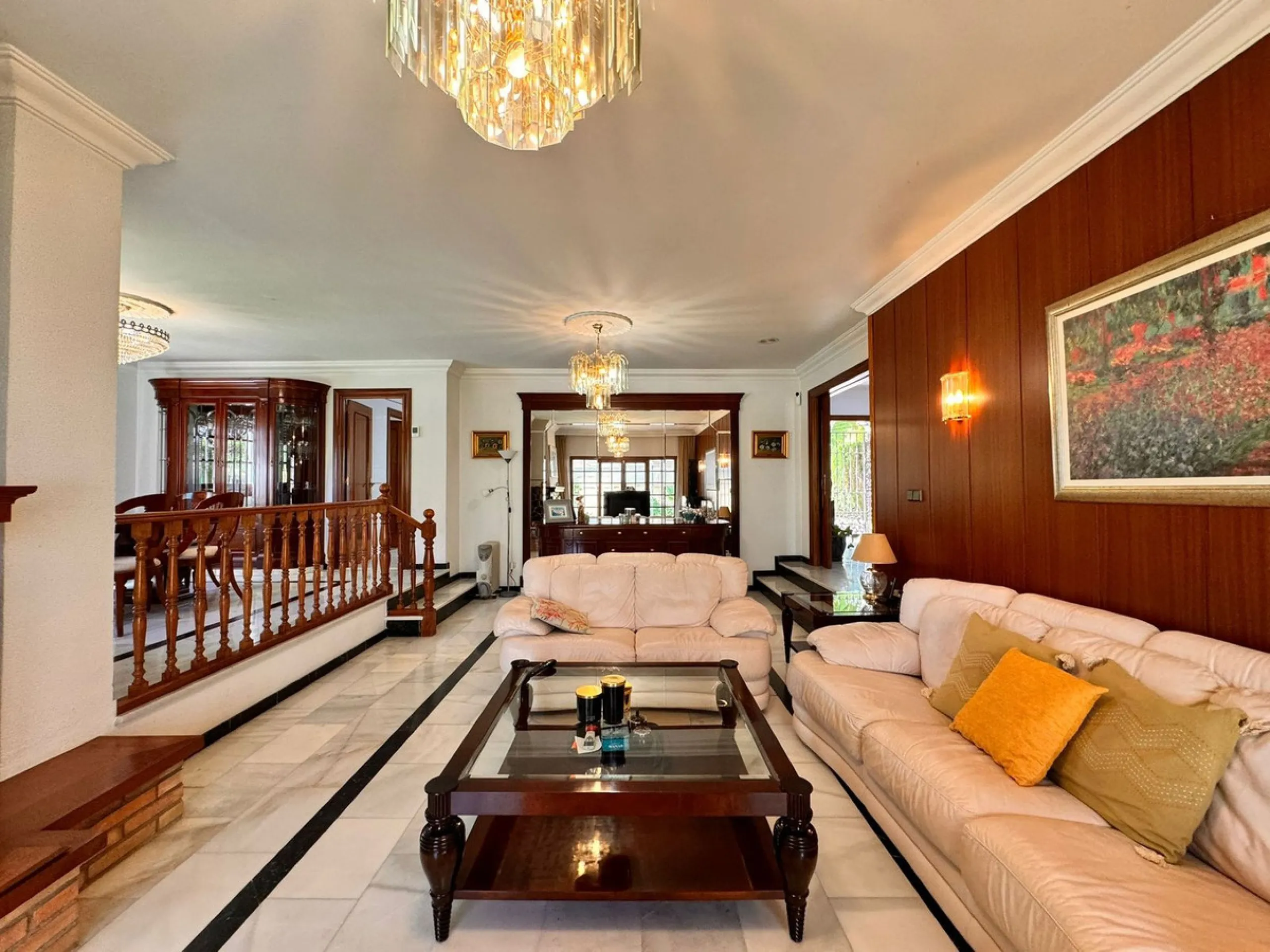 House - Detached Villa в продаже в Churriana, Málaga. В доме 6 спален и 5 ванных комнат. Площадь дома 590 м². Площадь участка 1460 м²