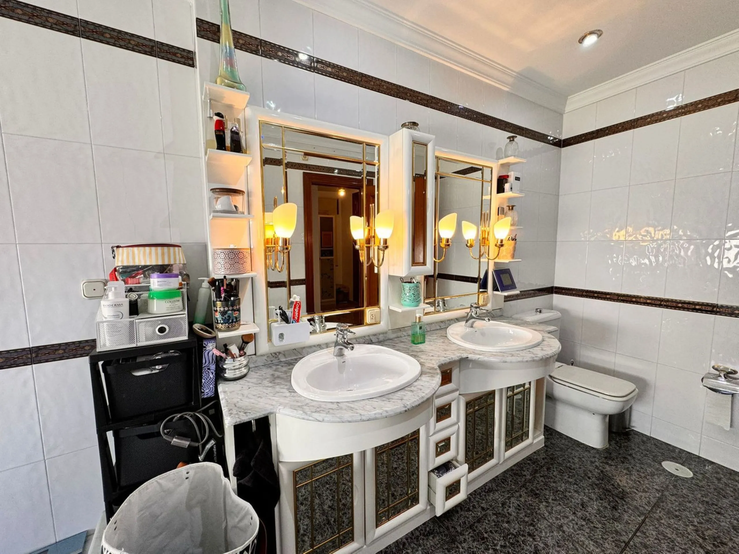 House - Detached Villa в продаже в Churriana, Málaga. В доме 6 спален и 5 ванных комнат. Площадь дома 590 м². Площадь участка 1460 м²