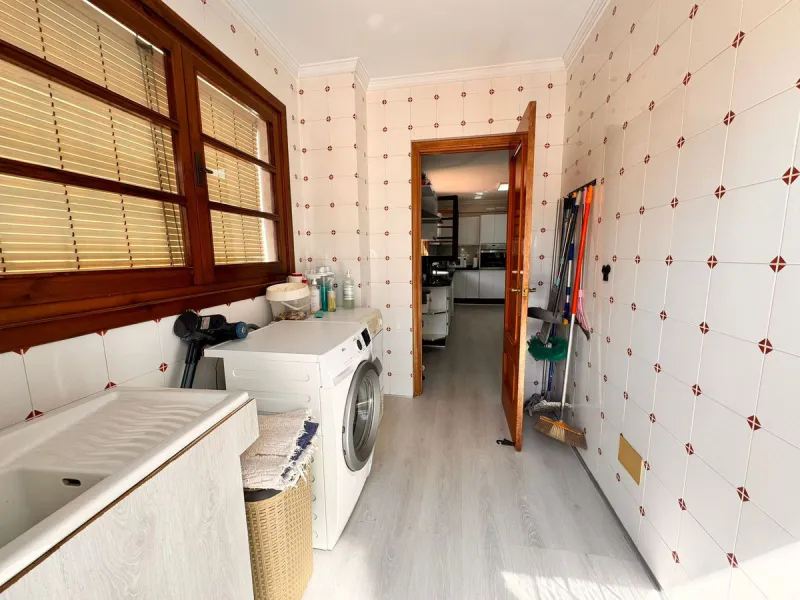 House - Detached Villa в продаже в Churriana, Málaga. В доме 6 спален и 5 ванных комнат. Площадь дома 590 м². Площадь участка 1460 м²