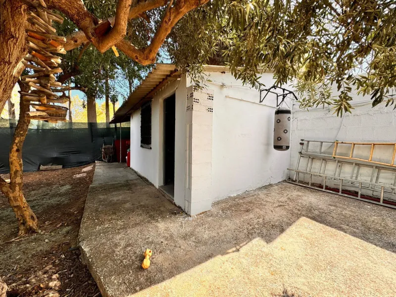 House - Detached Villa в продаже в Churriana, Málaga. В доме 6 спален и 5 ванных комнат. Площадь дома 590 м². Площадь участка 1460 м²