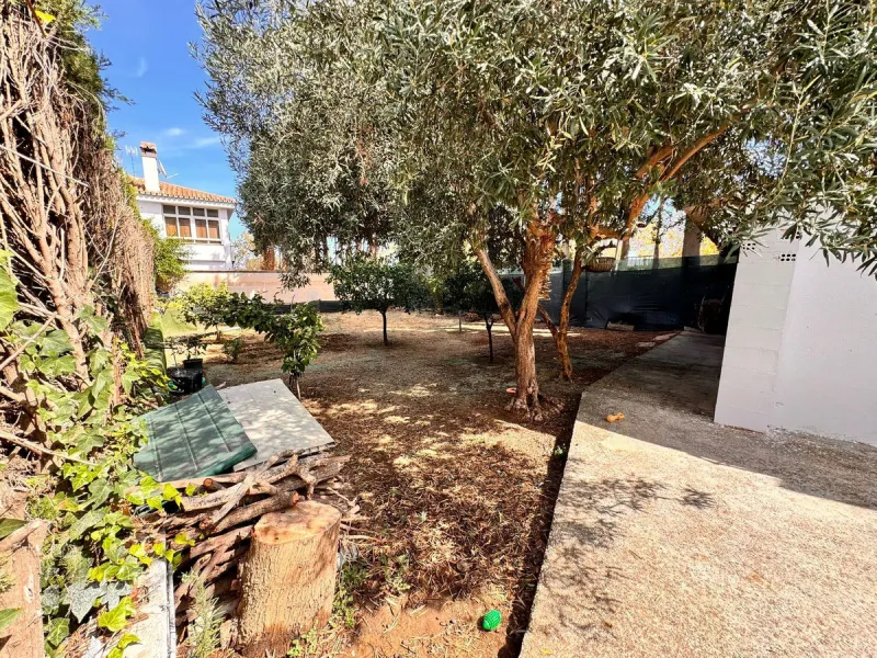 House - Detached Villa в продаже в Churriana, Málaga. В доме 6 спален и 5 ванных комнат. Площадь дома 590 м². Площадь участка 1460 м²