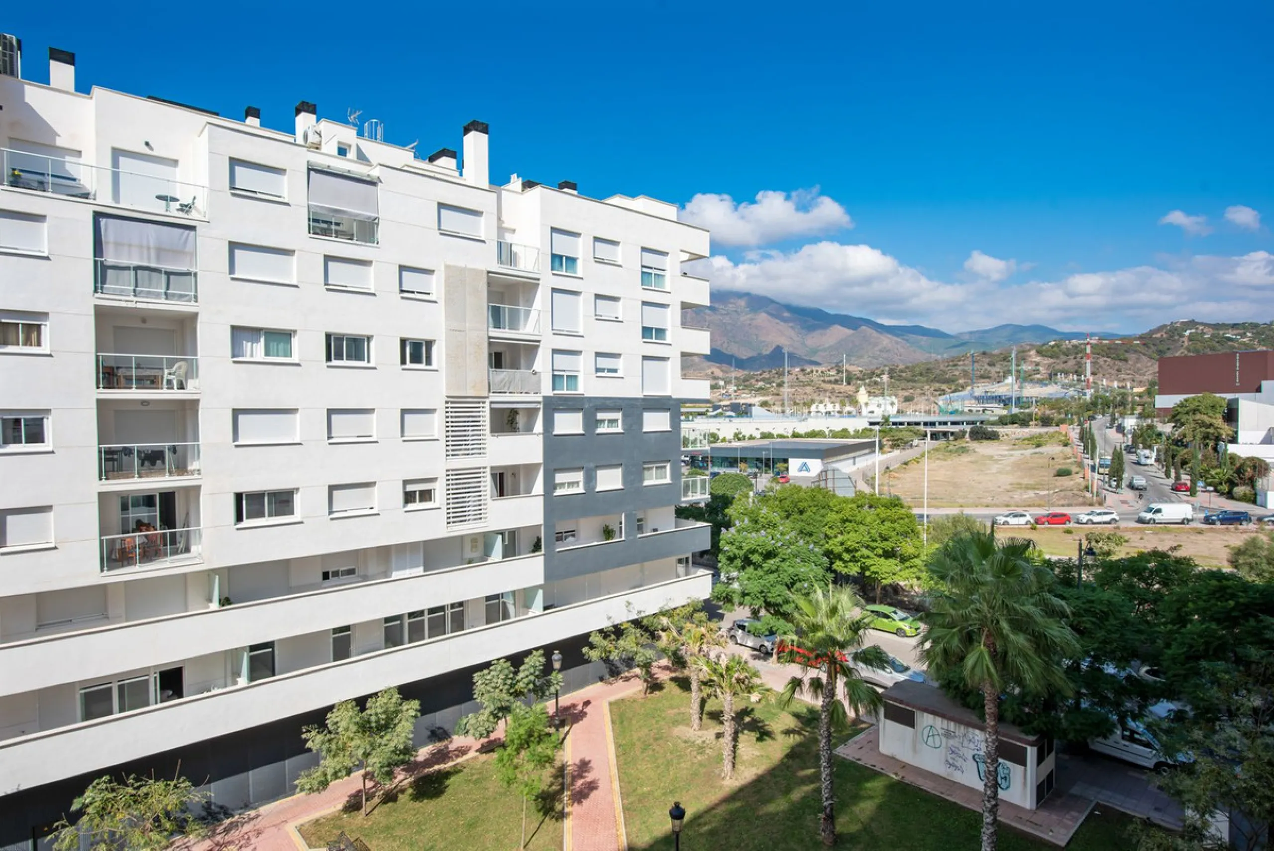 Spacious and bright apartment in the heart of Estepona