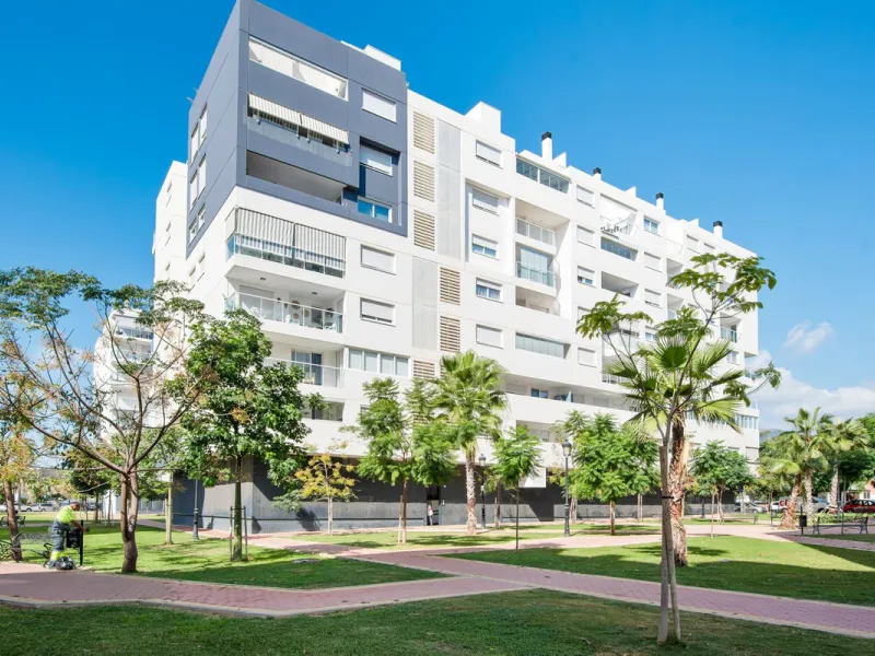 Spacious and bright apartment in the heart of Estepona