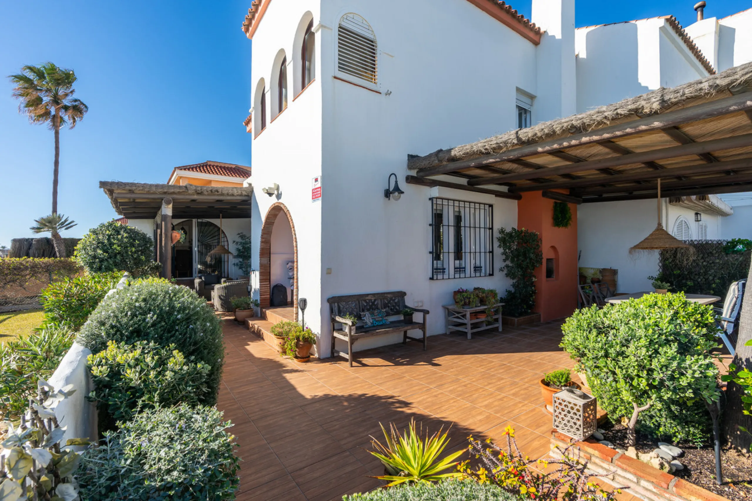 Strandnahes Stadthaus mit Meerblick bei San Luis de Sabinillas, Casares