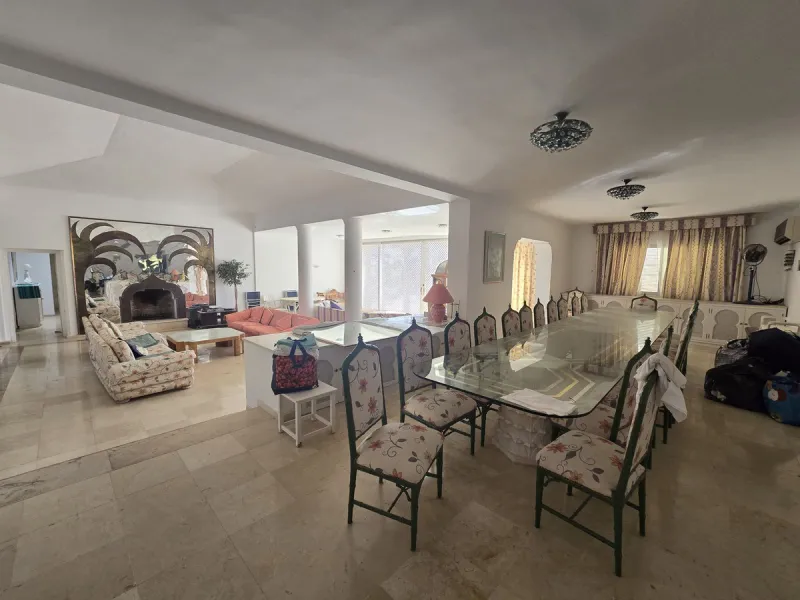Excellent opportunity - Reform project and villa situated in Marbella Hill Club - 4.000m2 plot