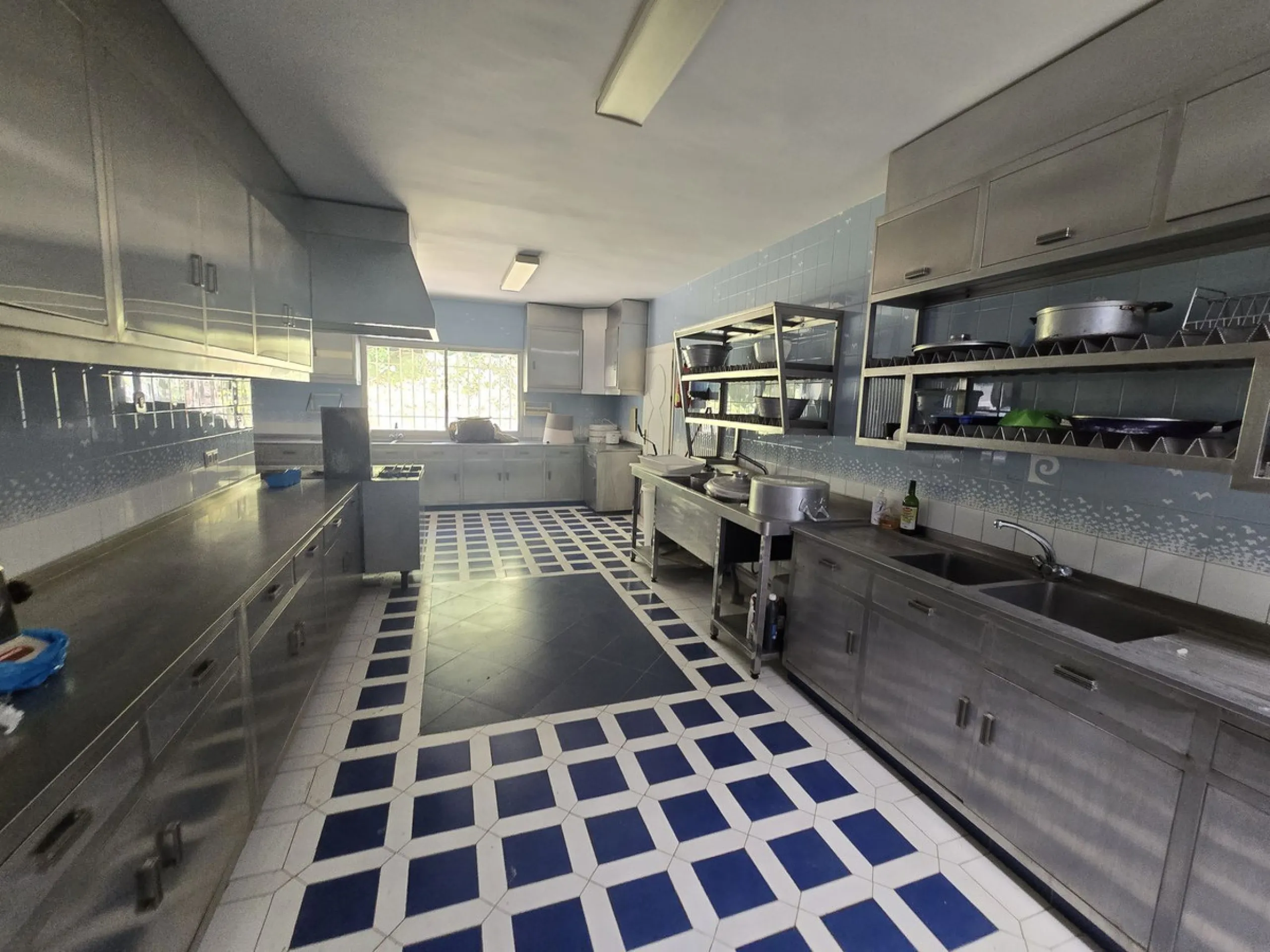 Excellent opportunity - Reform project and villa situated in Marbella Hill Club - 4.000m2 plot
