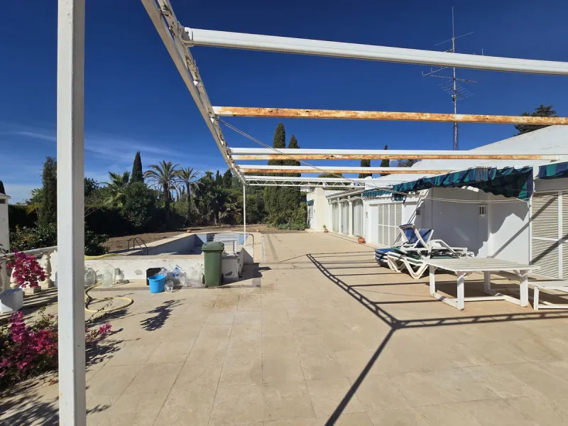 Excellent opportunity - Reform project and villa situated in Marbella Hill Club - 4.000m2 plot