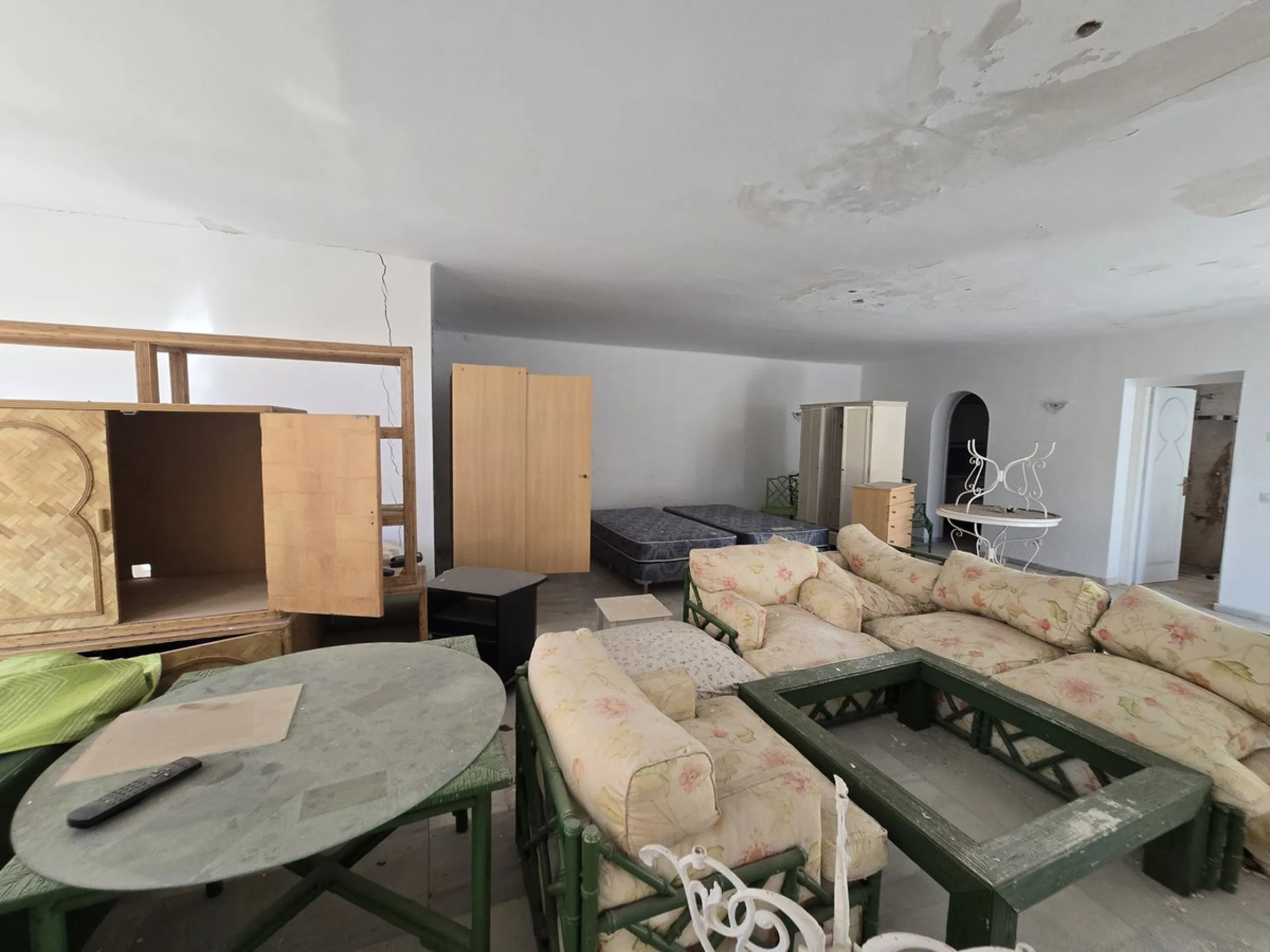 Excellent opportunity - Reform project and villa situated in Marbella Hill Club - 4.000m2 plot
