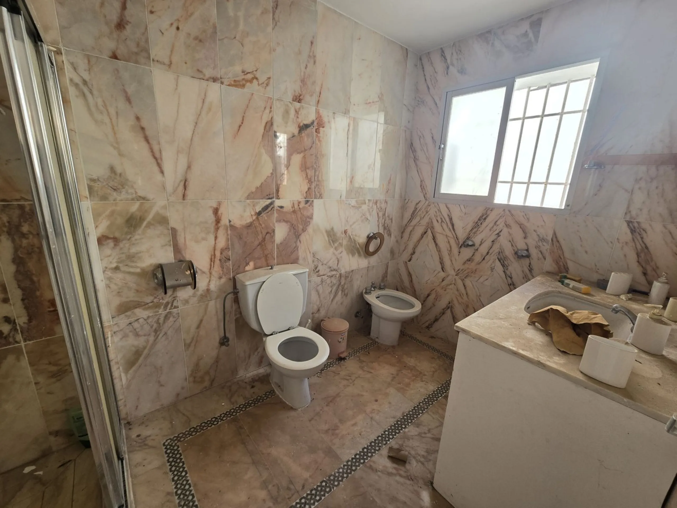 Excellent opportunity - Reform project and villa situated in Marbella Hill Club - 4.000m2 plot