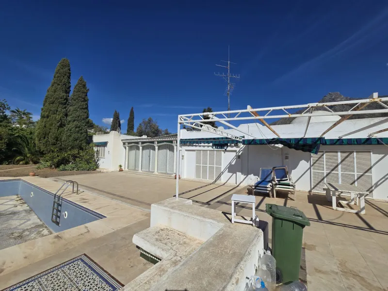 Excellent opportunity - Reform project and villa situated in Marbella Hill Club - 4.000m2 plot