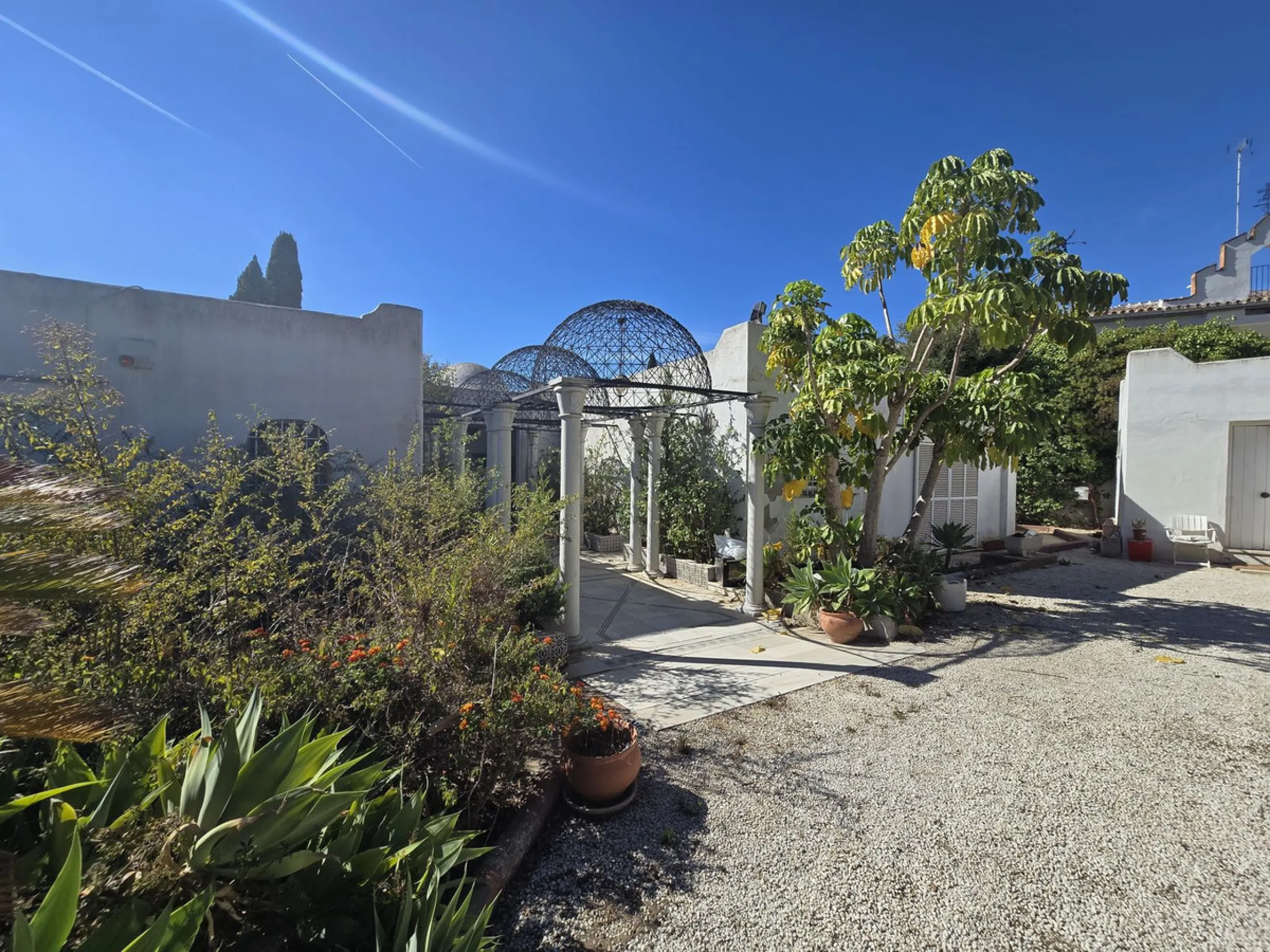 Excellent opportunity - Reform project and villa situated in Marbella Hill Club - 4.000m2 plot