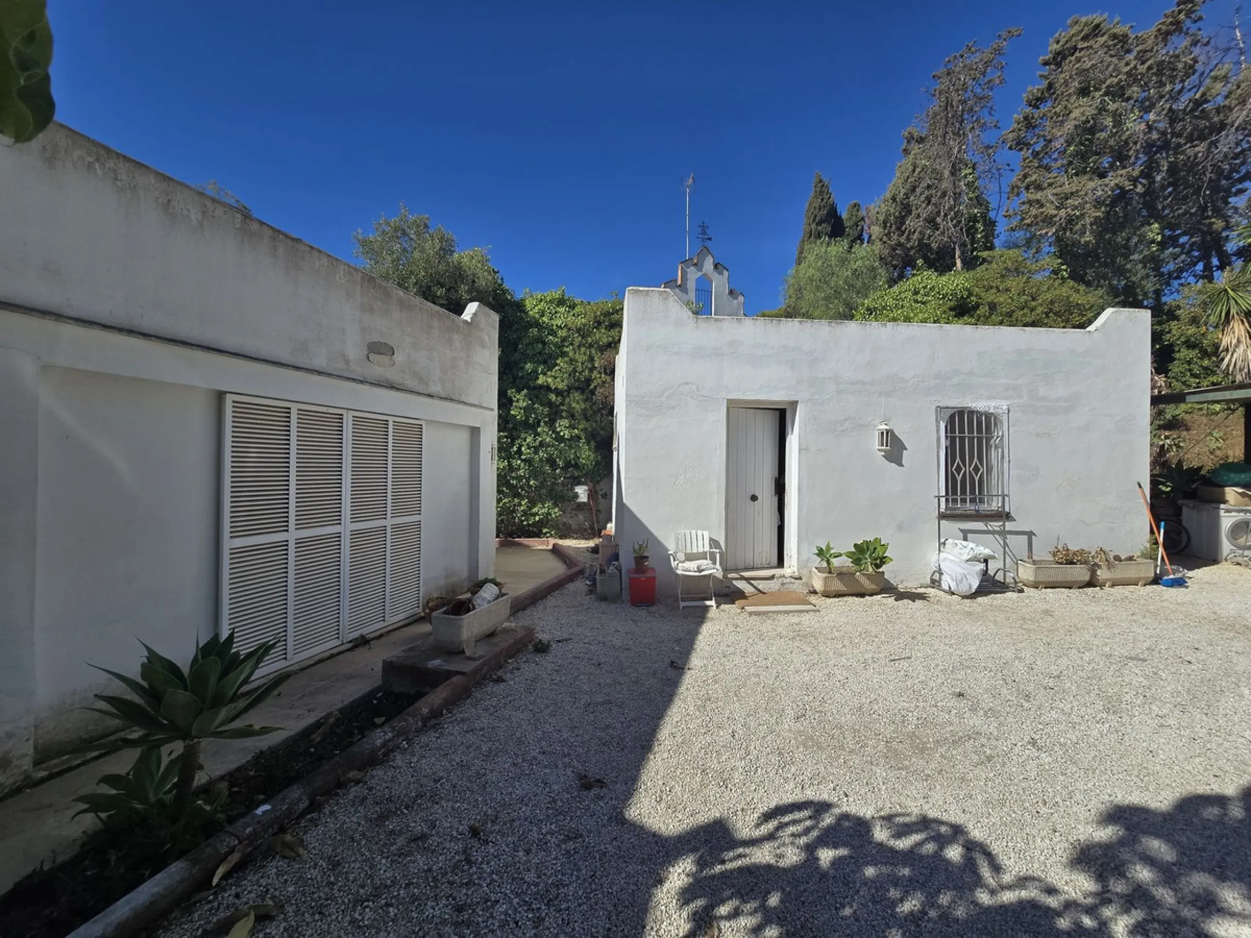 Excellent opportunity - Reform project and villa situated in Marbella Hill Club - 4.000m2 plot