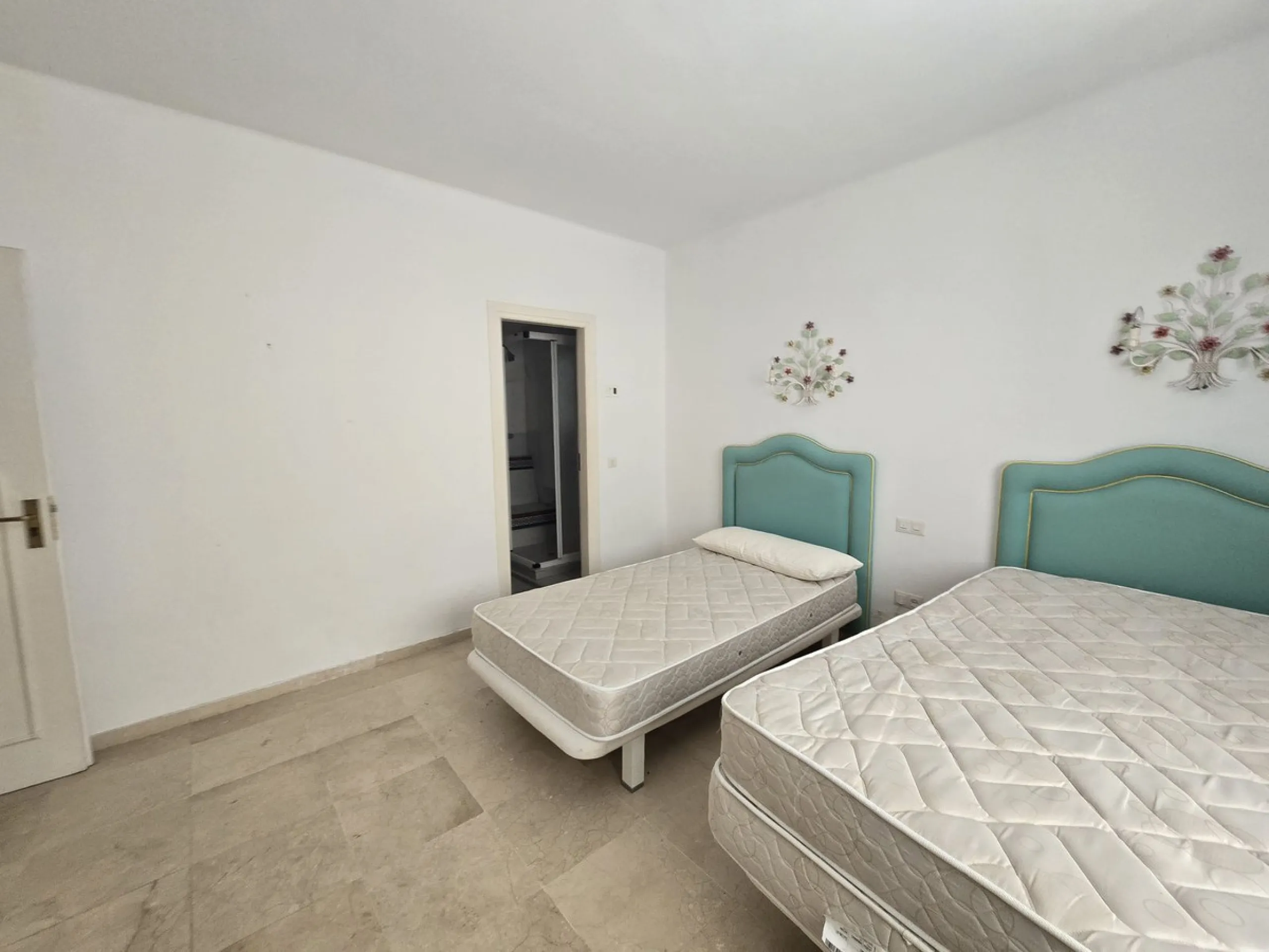 Excellent opportunity - Reform project and villa situated in Marbella Hill Club - 4.000m2 plot