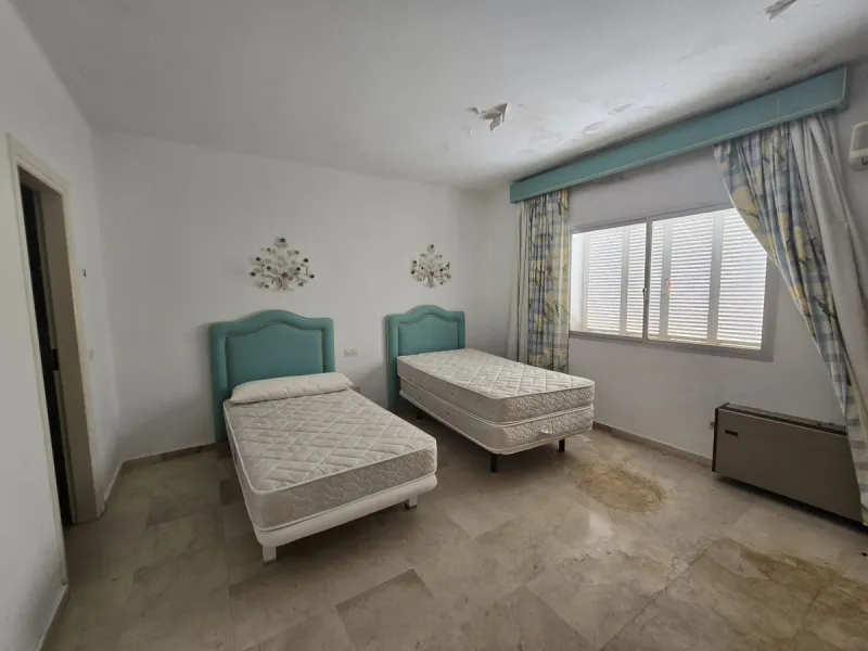 Excellent opportunity - Reform project and villa situated in Marbella Hill Club - 4.000m2 plot