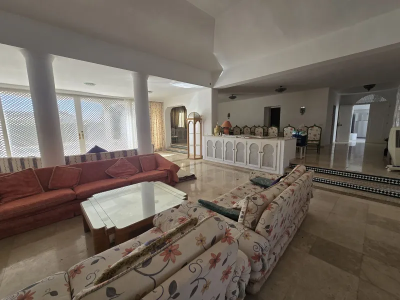 Excellent opportunity - Reform project and villa situated in Marbella Hill Club - 4.000m2 plot