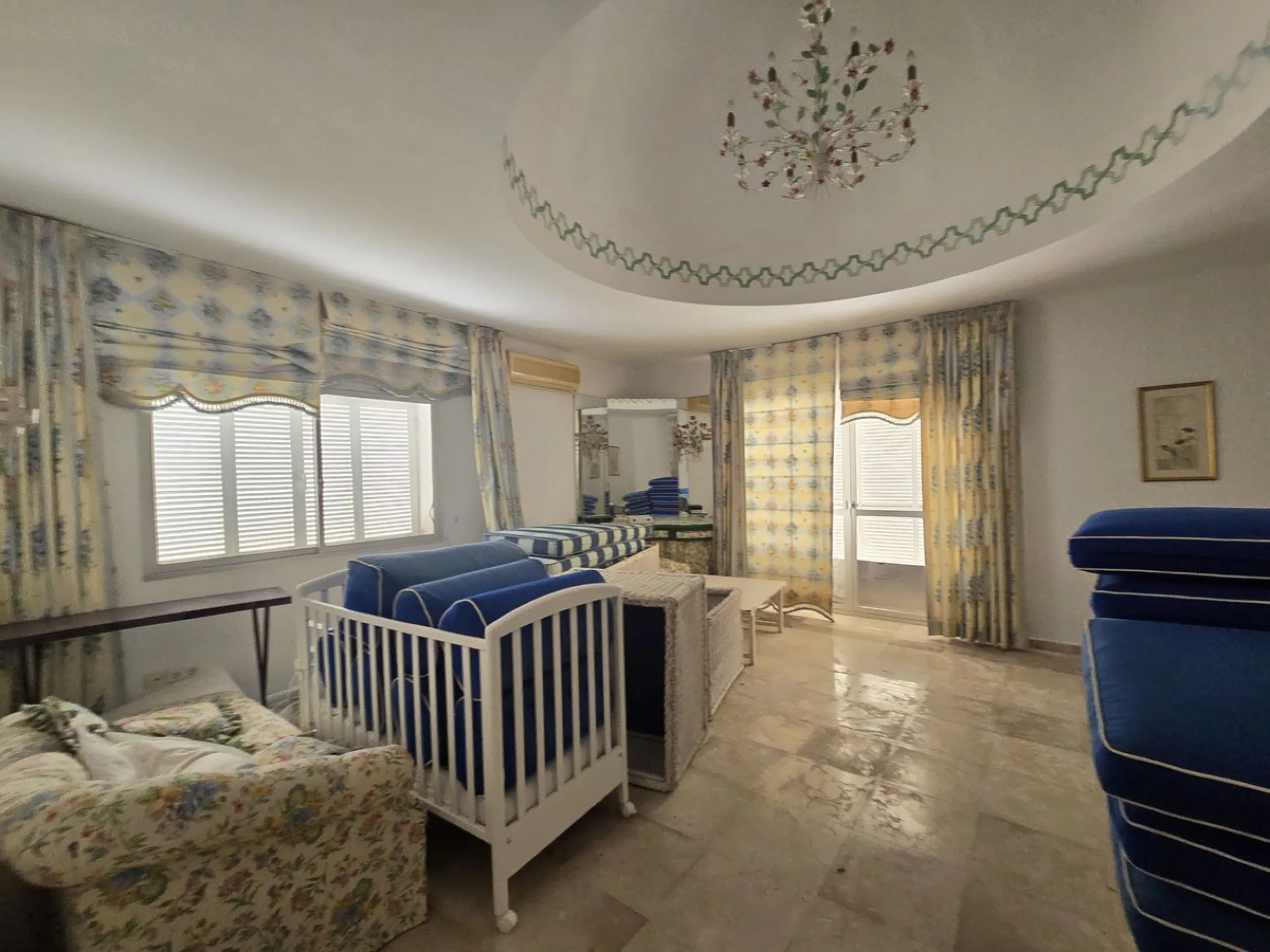 Excellent opportunity - Reform project and villa situated in Marbella Hill Club - 4.000m2 plot