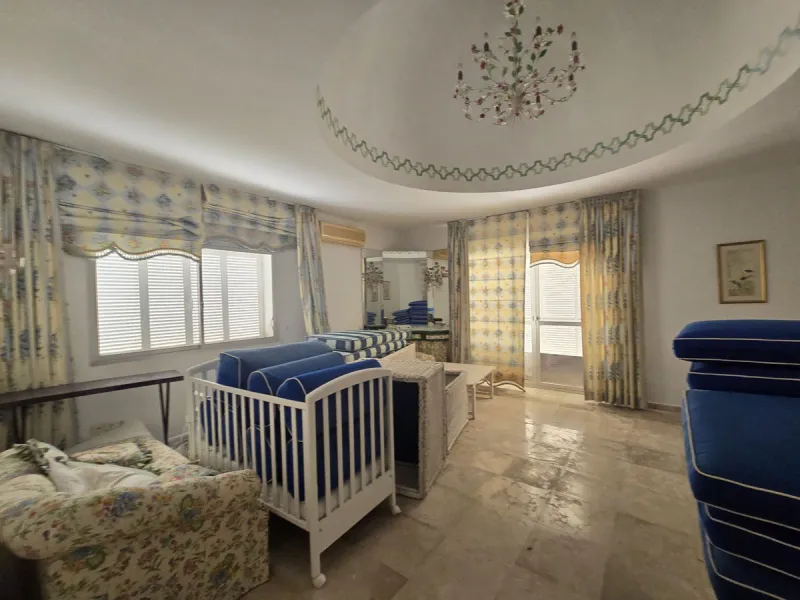 Excellent opportunity - Reform project and villa situated in Marbella Hill Club - 4.000m2 plot