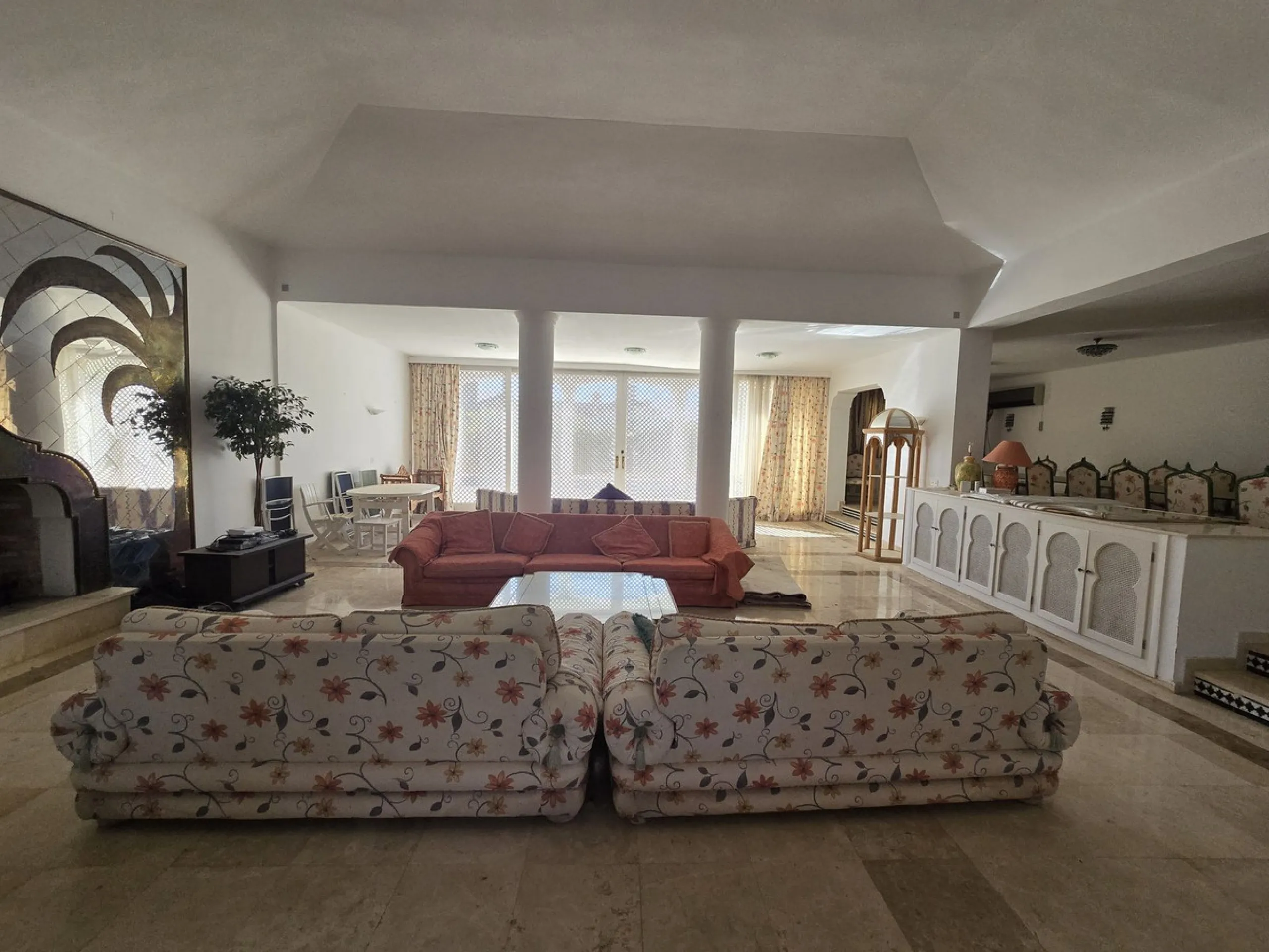 Excellent opportunity - Reform project and villa situated in Marbella Hill Club - 4.000m2 plot