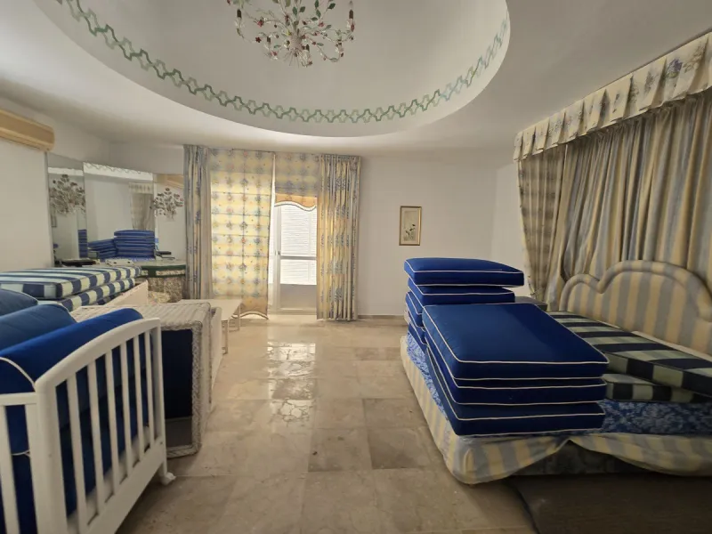 Excellent opportunity - Reform project and villa situated in Marbella Hill Club - 4.000m2 plot