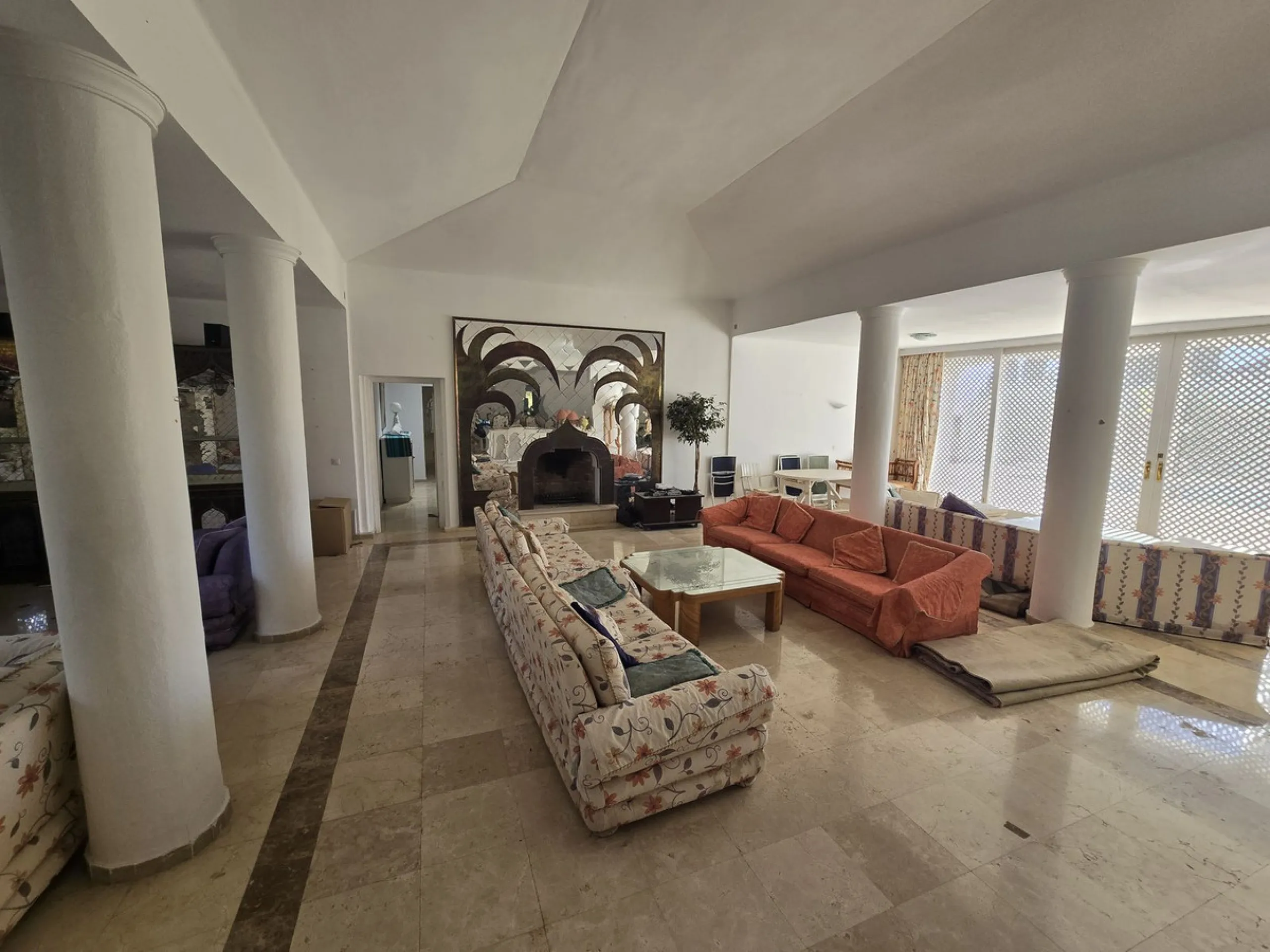 Excellent opportunity - Reform project and villa situated in Marbella Hill Club - 4.000m2 plot