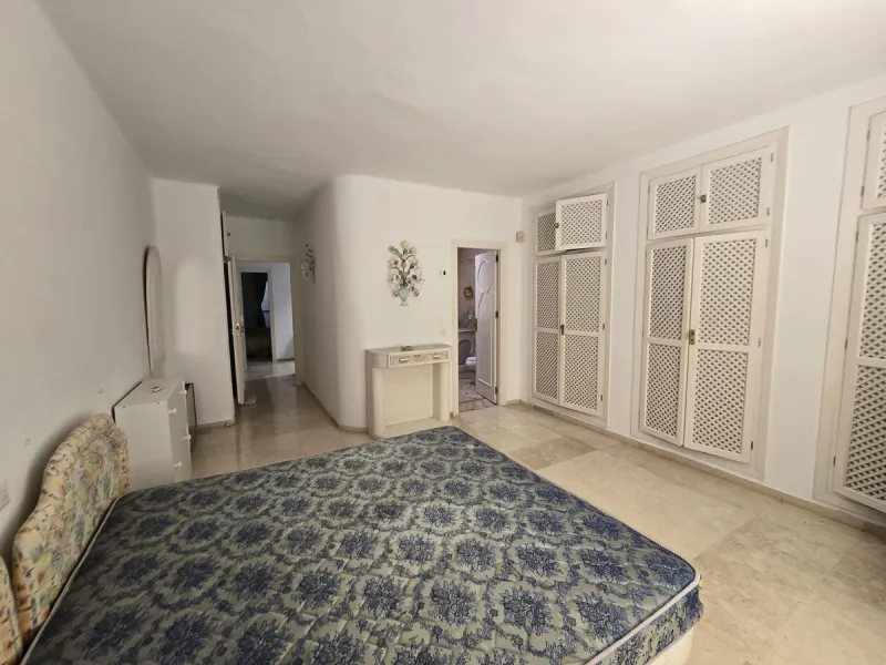 Excellent opportunity - Reform project and villa situated in Marbella Hill Club - 4.000m2 plot