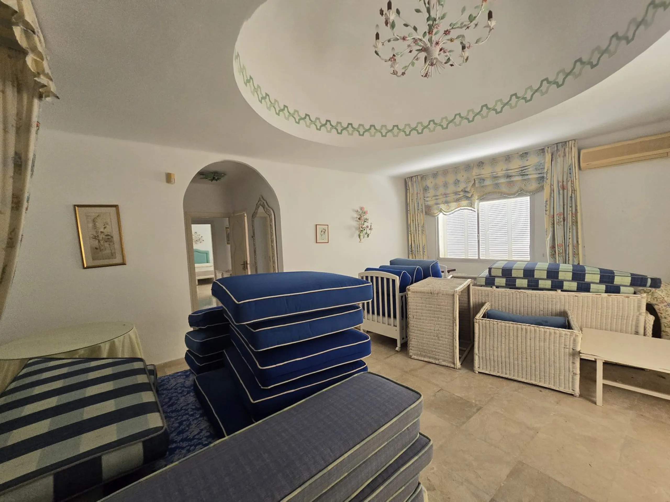 Excellent opportunity - Reform project and villa situated in Marbella Hill Club - 4.000m2 plot