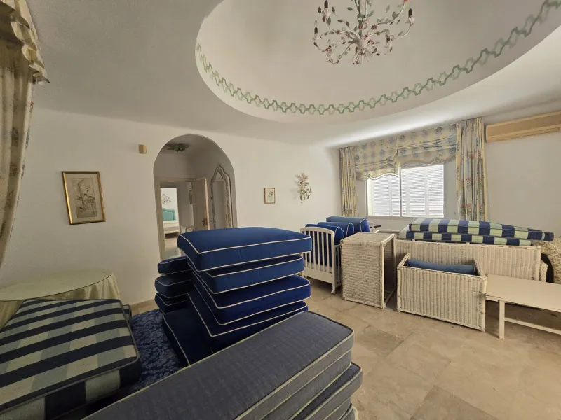 Excellent opportunity - Reform project and villa situated in Marbella Hill Club - 4.000m2 plot
