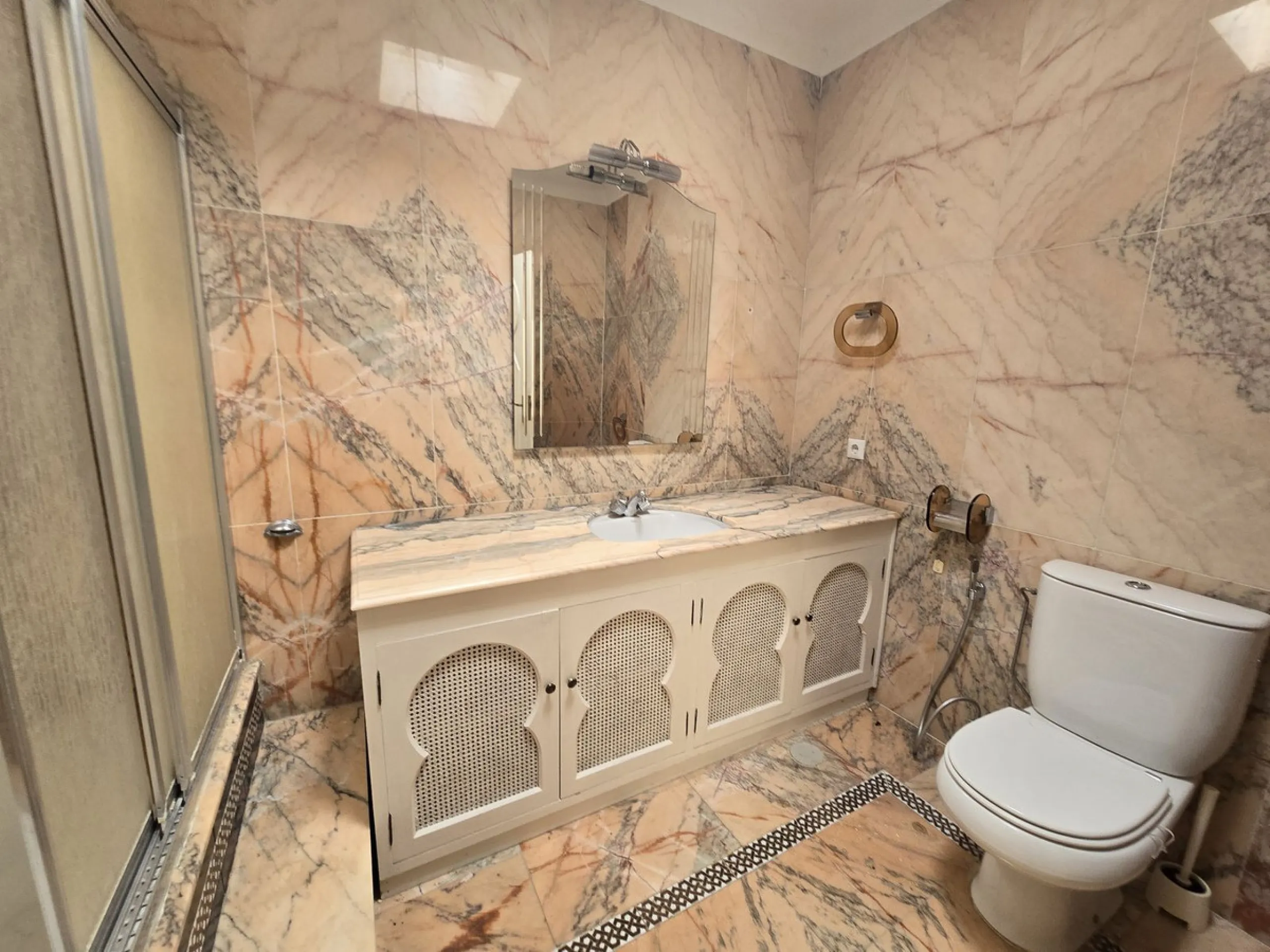 Excellent opportunity - Reform project and villa situated in Marbella Hill Club - 4.000m2 plot