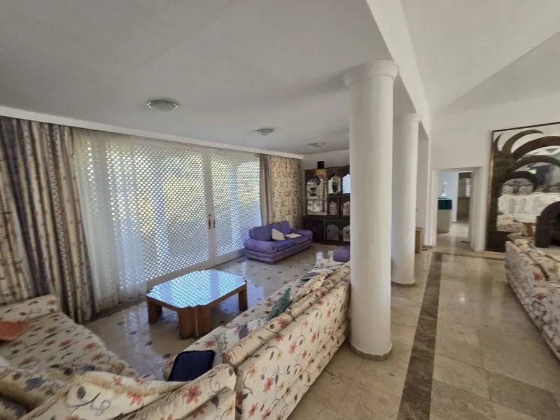 Excellent opportunity - Reform project and villa situated in Marbella Hill Club - 4.000m2 plot