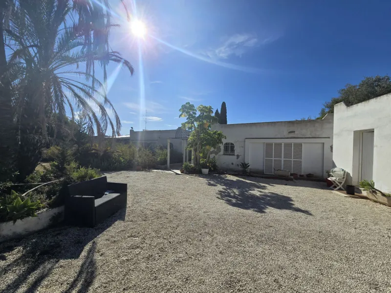 Excellent opportunity - Reform project and villa situated in Marbella Hill Club - 4.000m2 plot