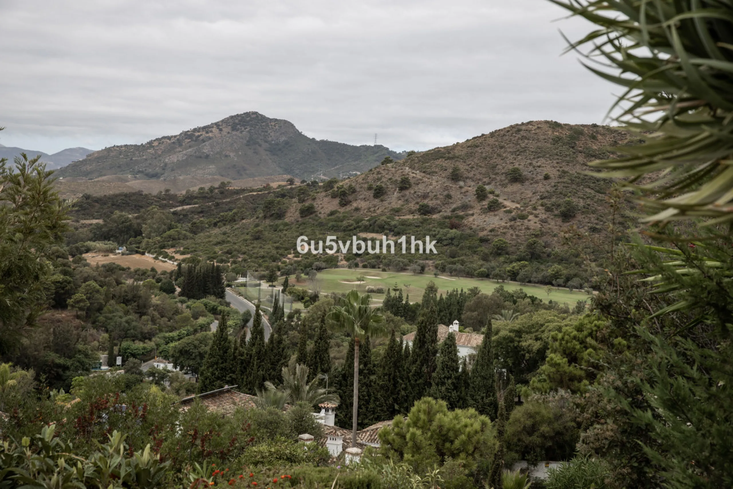 This is a very rare opportunity to purchase an elevated plot with golf, mountain and sea views located within the peaceful urbanisation of Puerto del Almendro. This contemporary villa project has been designed by renowned Marbella architect Cesar de Leyva