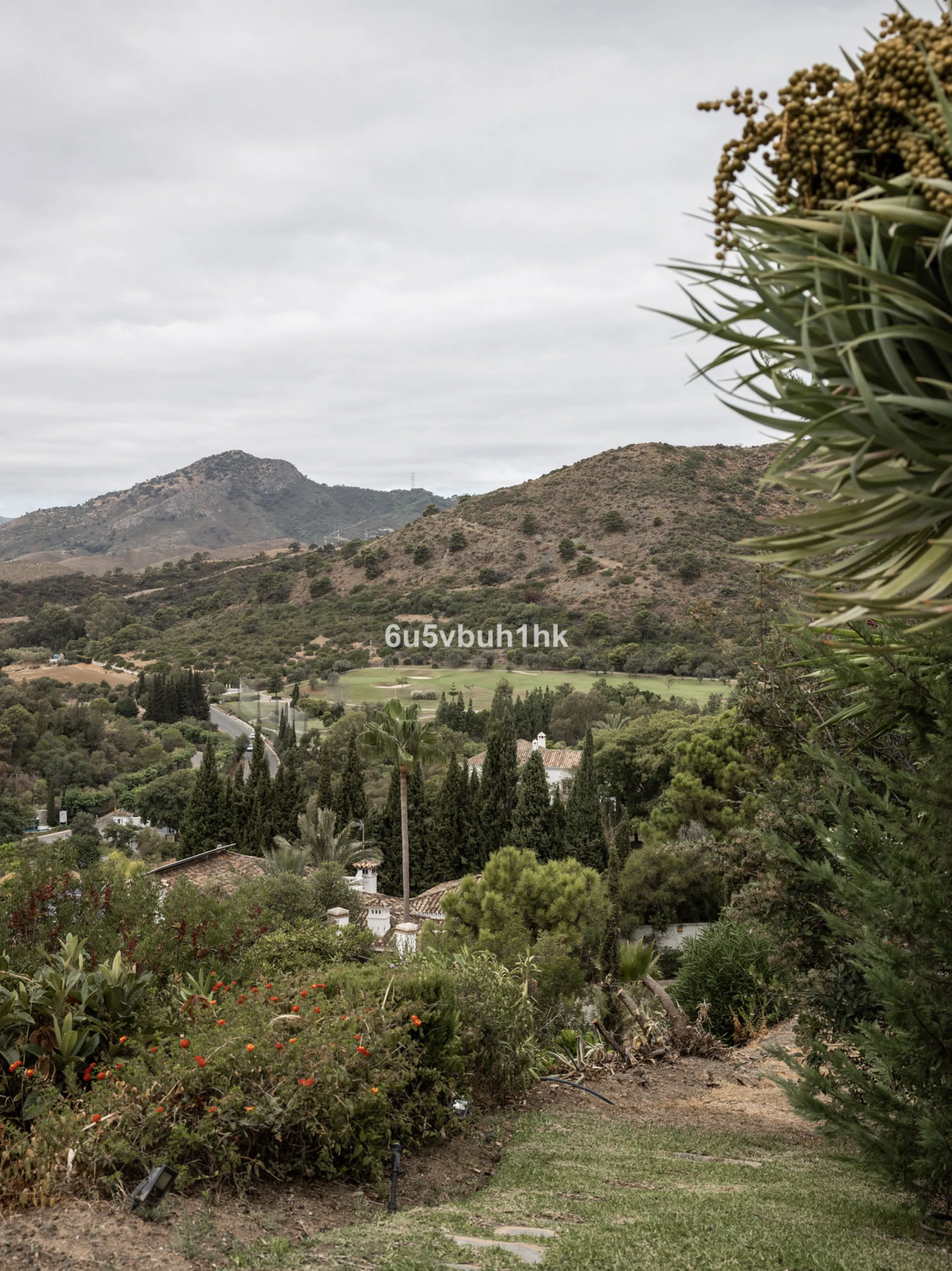 This is a very rare opportunity to purchase an elevated plot with golf, mountain and sea views located within the peaceful urbanisation of Puerto del Almendro. This contemporary villa project has been designed by renowned Marbella architect Cesar de Leyva